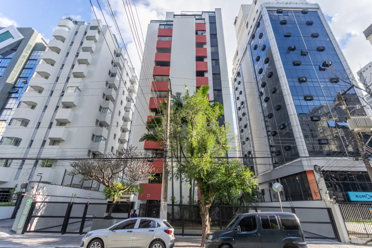 Apartamento para venda em Moema com 3 quartos, sendo 1 suíte, 120m²