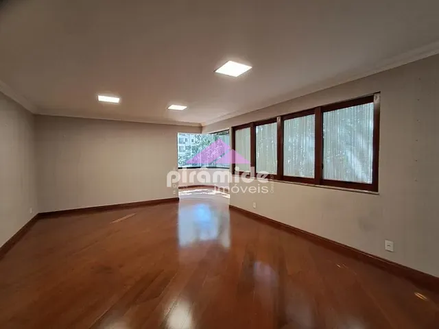 Apartamento com 240m² 4 quartos e 4 banheiros, à venda, no bairro Vila Adyana em São José dos Campos