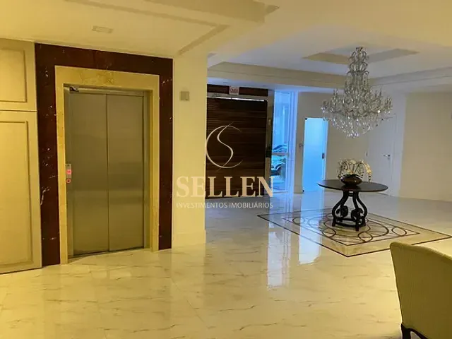 Apartamento com 330m² 4 quartos e 5 banheiros, à venda, no bairro Centro em Balneário Camboriú