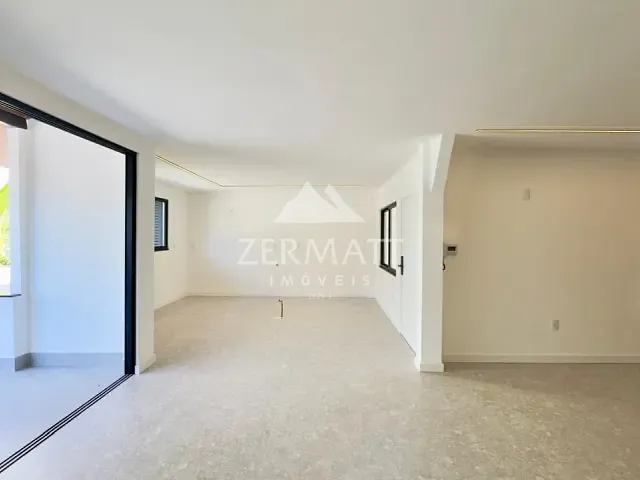 Casa com 488m² 3 quartos e 5 banheiros, à venda, no bairro Água Verde em Blumenau