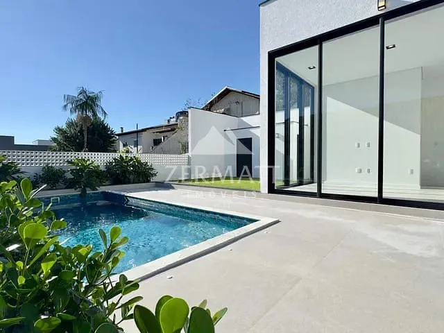 Casa com 488m² 3 quartos e 5 banheiros, à venda, no bairro Água Verde em Blumenau
