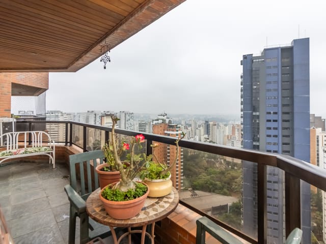 Apartamento com 213m² 3 quartos e 5 banheiros, à venda, no bairro Vila Suzana em São Paulo