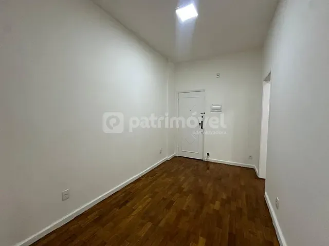 Apartamento 1 quarto e 1 banheiro, à venda, no bairro Leme em Rio de Janeiro