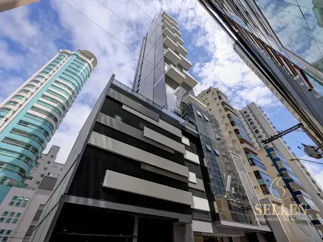 Apartamento com 294m² 4 quartos e 5 banheiros, à venda, no bairro Centro em Balneário Camboriú