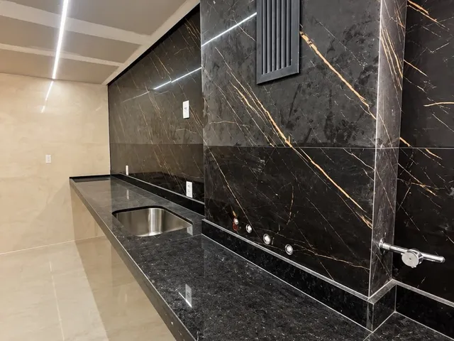 Apartamento 2 quartos e 2 banheiros, para alugar, no bairro Glória em Macaé