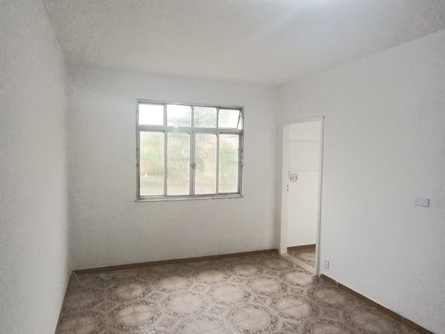 Foto do Apartamento - BRÁS DE PINA - APARTAMENTO COM 1 QUARTO, APROXIMADAMENTE 45m², SALA, COZINHA, BANHEIRO E JUNTO AO COMÉRCIO. | Hilmar