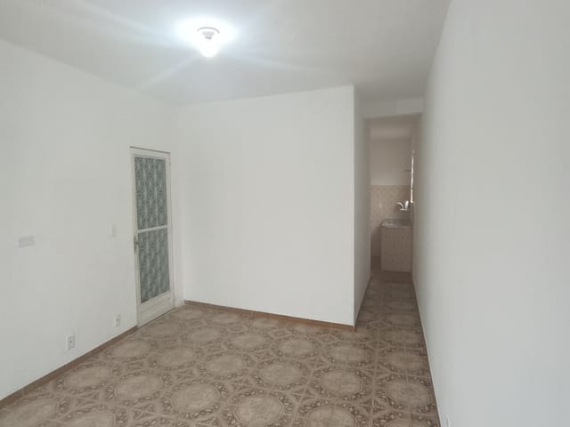 Foto do Apartamento - BRÁS DE PINA - APARTAMENTO COM 1 QUARTO, APROXIMADAMENTE 45m², SALA, COZINHA, BANHEIRO E JUNTO AO COMÉRCIO. | Hilmar