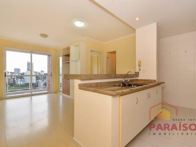 Apartamento 1 quarto e 1 banheiro, para alugar, no bairro Batel em Curitiba