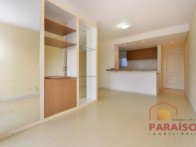 Apartamento 1 quarto e 1 banheiro, para alugar, no bairro Batel em Curitiba