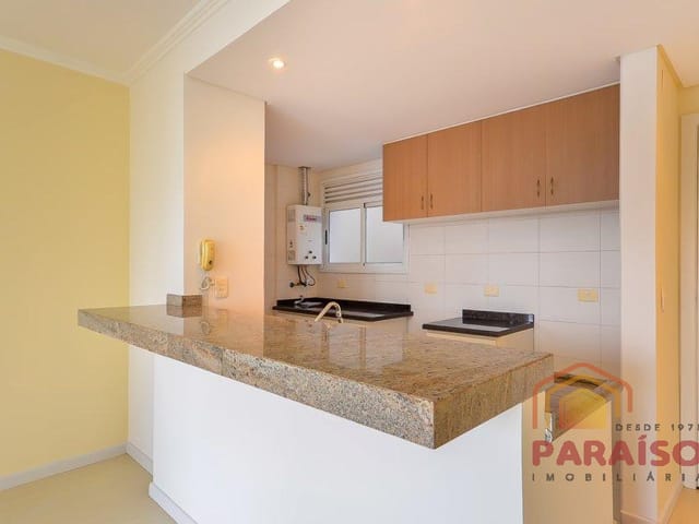 Apartamento 1 quarto e 1 banheiro, para alugar, no bairro Batel em Curitiba