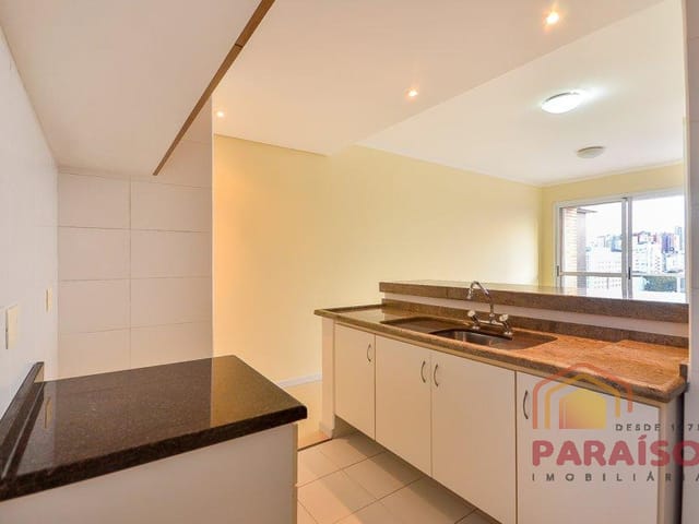 Apartamento 1 quarto e 1 banheiro, para alugar, no bairro Batel em Curitiba