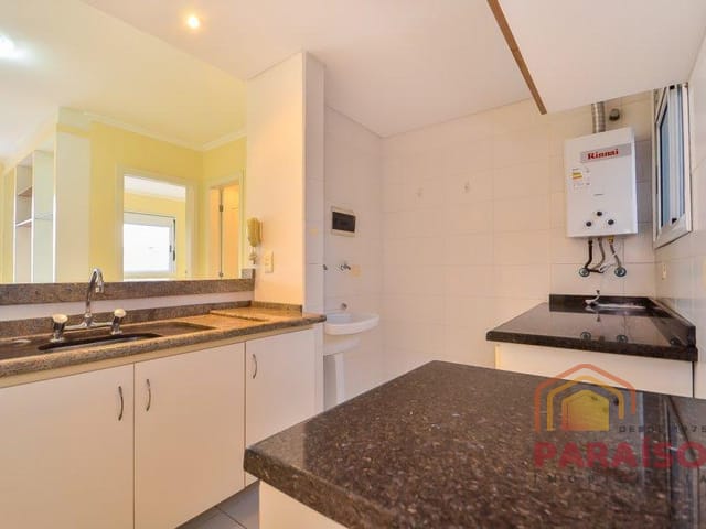 Apartamento 1 quarto e 1 banheiro, para alugar, no bairro Batel em Curitiba