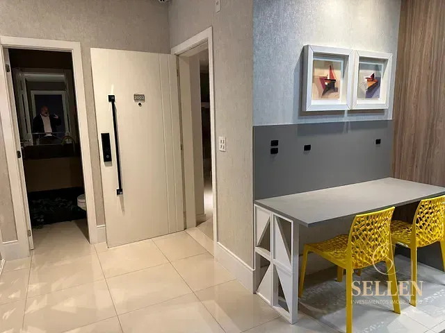 Apartamento com 271m² 3 quartos e 4 banheiros, à venda, no bairro Pioneiros em Balneário Camboriú