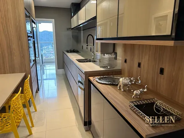 Apartamento com 271m² 3 quartos e 4 banheiros, à venda, no bairro Pioneiros em Balneário Camboriú