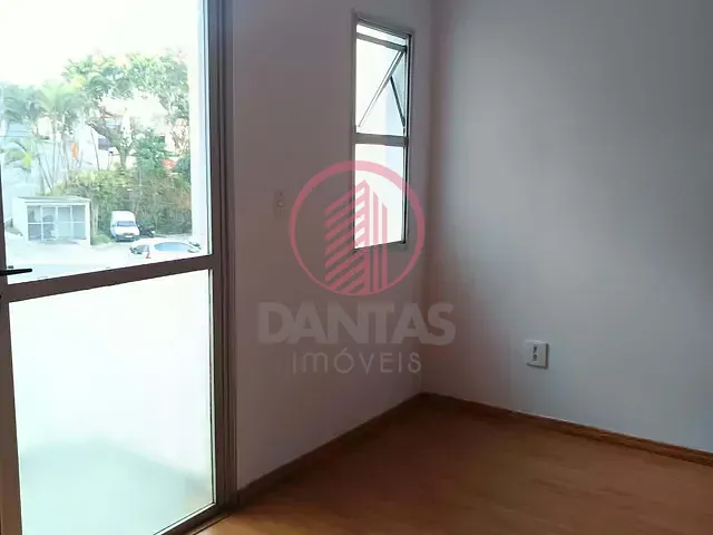 Apartamento 2 quartos e 1 banheiro, para alugar, no bairro São Pedro em Osasco