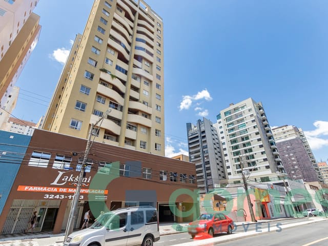 Apartamento 3 quartos e 4 banheiros, para alugar, no bairro Água Verde em Curitiba