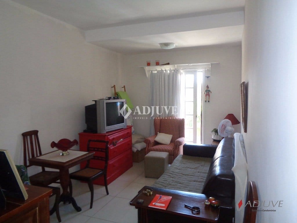 Apartamento à venda com 1 quarto, 50m² - Foto 2