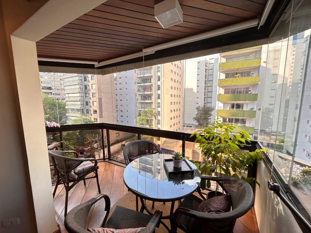 Apartamento com 200m² 4 quartos e 5 banheiros, à venda, no bairro Jardim Paulista em São Paulo