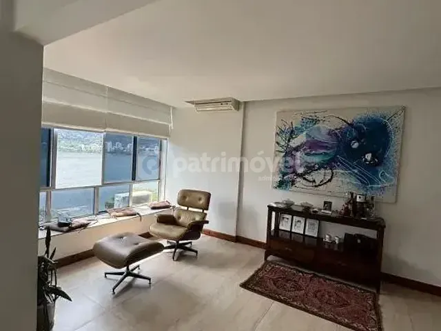 Apartamento 2 quartos e 3 banheiros, para alugar, no bairro Lagoa em Rio de Janeiro