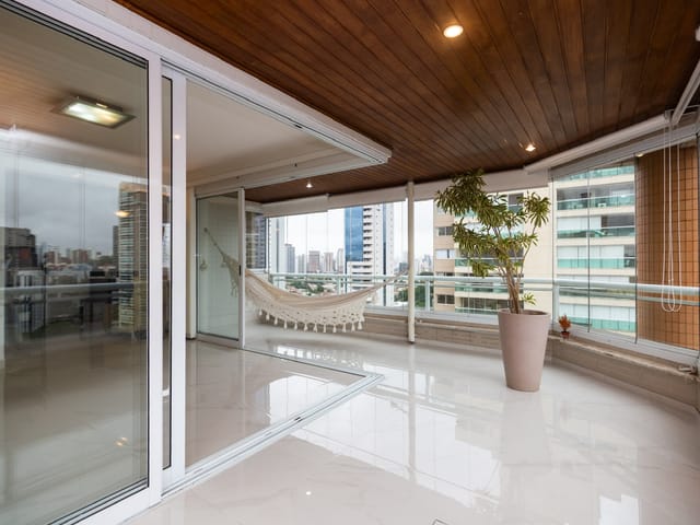 Apartamento com 205m² 4 quartos e 5 banheiros, à venda, no bairro Cidade Monções em São Paulo