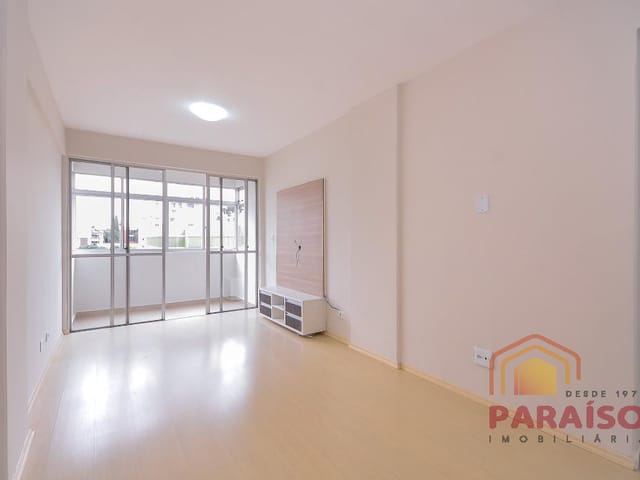 Apartamento 2 quartos e 1 banheiro, para alugar, no bairro Portão em Curitiba