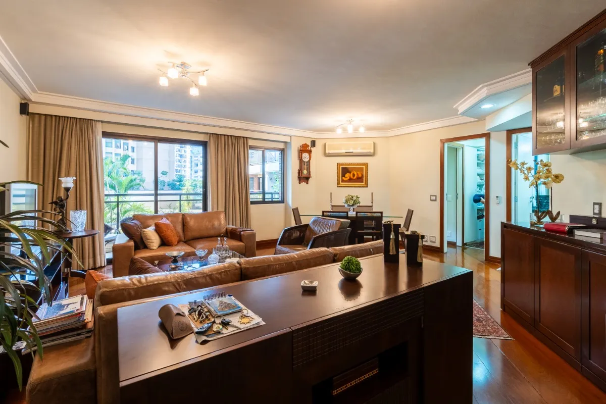 Apartamento para venda em Moema com 3 quartos, sendo 1 suíte, 120m²