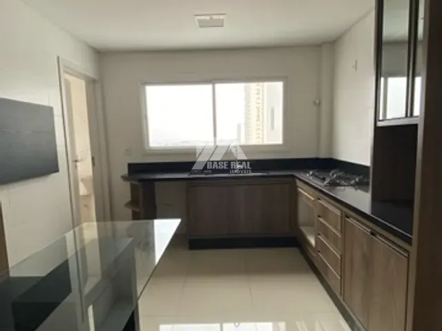 Apartamento com 205m² 3 quartos e 2 banheiros, à venda, no bairro Centro em Ponta Grossa