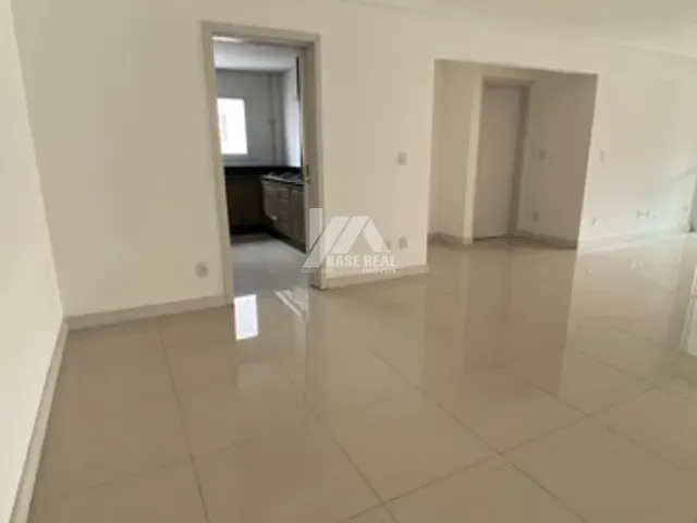 Apartamento com 205m² 3 quartos e 2 banheiros, à venda, no bairro Centro em Ponta Grossa