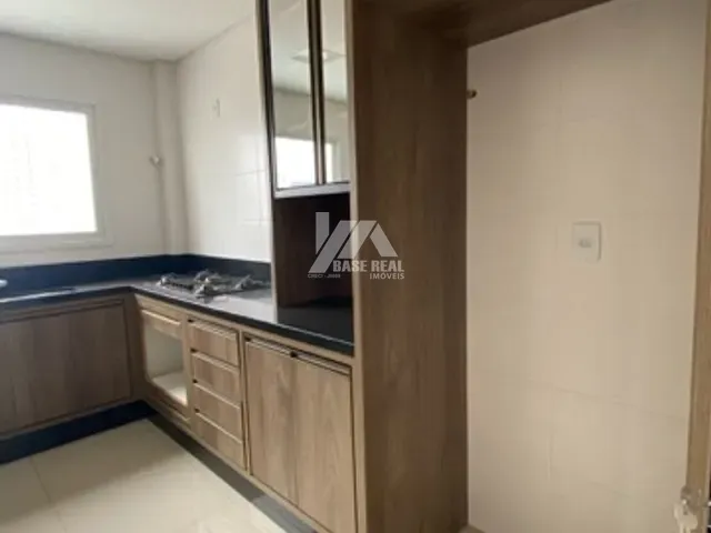 Apartamento com 205m² 3 quartos e 2 banheiros, à venda, no bairro Centro em Ponta Grossa