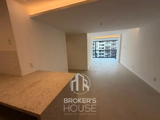 Apartamento 3 quartos e 2 banheiros, à venda, no bairro Praia do Canto em Vitória