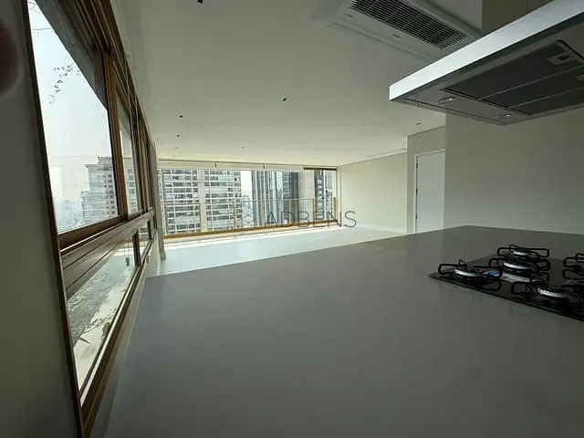 Apartamento 3 quartos e 4 banheiros, para alugar, no bairro Itaim Bibi em São Paulo