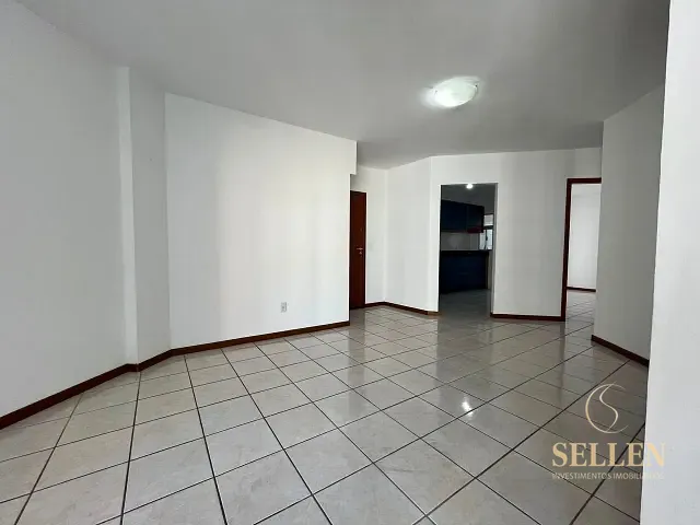 Apartamento 3 quartos e 2 banheiros, para alugar, no bairro Centro em Balneário Camboriú