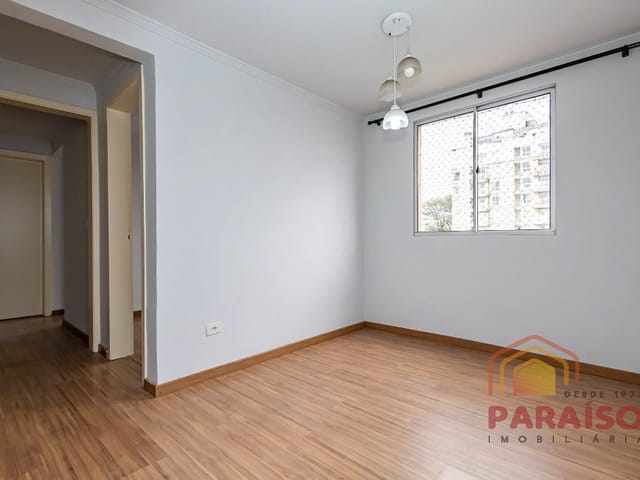 Apartamento 2 quartos e 2 banheiros, para alugar, no bairro Capão Raso em Curitiba