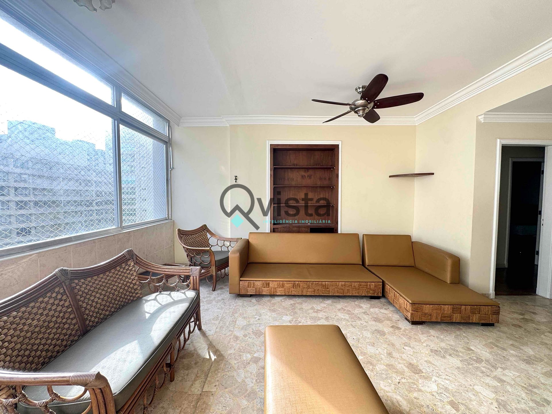 Apartamento à venda com 3 quartos, 160m² - Foto 2