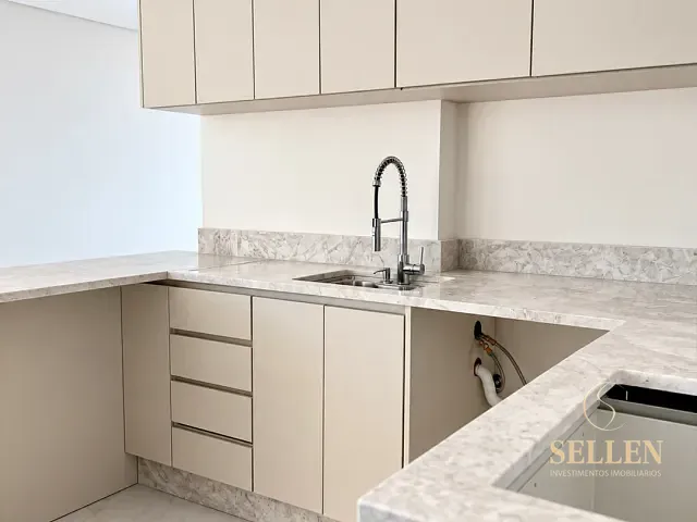 Apartamento 4 quartos e 5 banheiros, para alugar, no bairro Pioneiros em Balneário Camboriú
