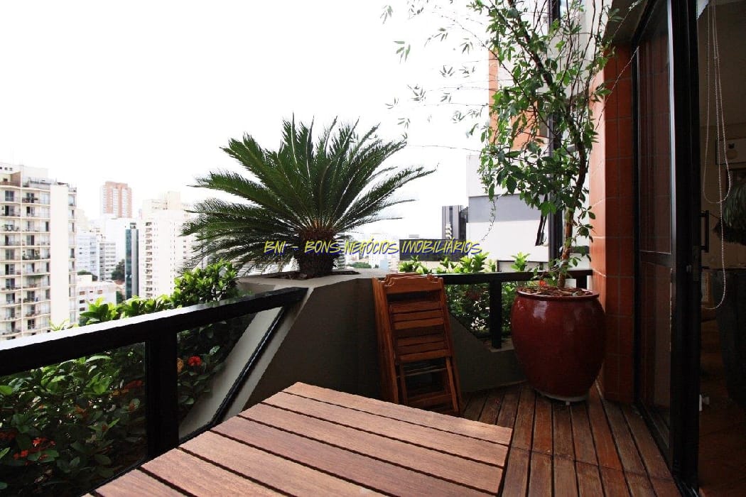 Apartamento à venda com 3 quartos, 134m² - Foto 1