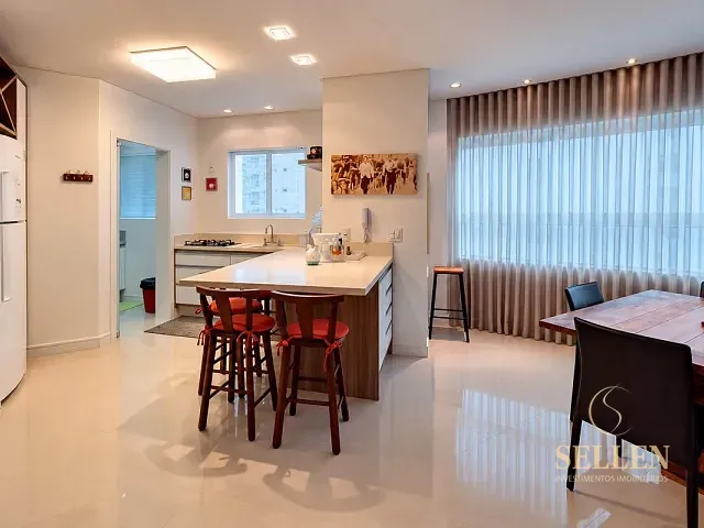 Apartamento 3 quartos e 2 banheiros, à venda, no bairro Pioneiros em Balneário Camboriú