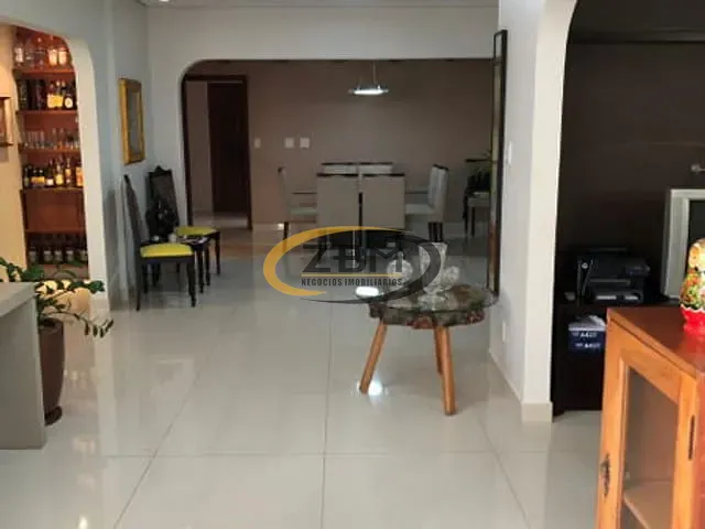 Apartamento com 243m² 4 quartos e 5 banheiros, à venda, no bairro Centro em Londrina
