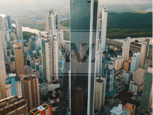 Apartamento com 312m² 4 quartos e 5 banheiros, à venda, no bairro Centro em Balneário Camboriú