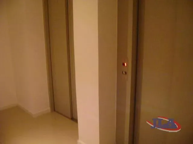Apartamento 1 quarto e 1 banheiro, à venda, no bairro Centro em Curitiba