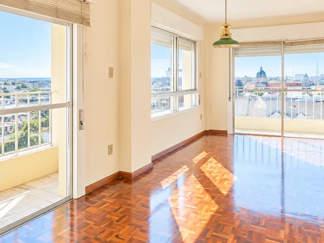 Apartamento com 128m² 3 quartos e 2 banheiros, à venda, no bairro Centro em Pelotas