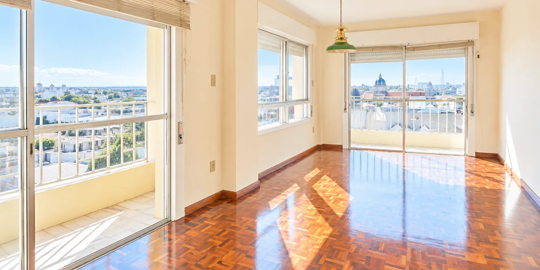 Excelente Apt° 3 Dorms (1 Suíte) com Sol Total e Garagem no Centro – R$ 329 Mil