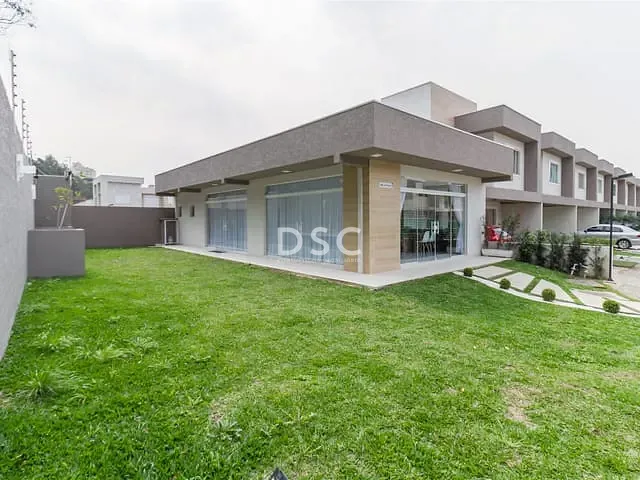 Casa 3 quartos e 2 banheiros, à venda, no bairro Campo Comprido em Curitiba