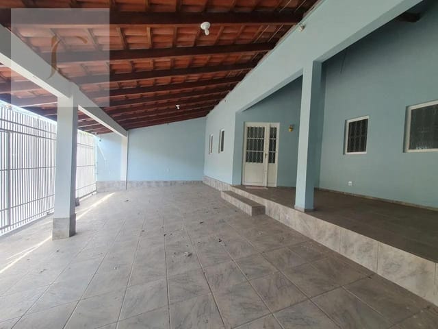 Casa 3 quartos e 3 banheiros, à venda, no bairro Chácara dos Pinheiros em Cuiabá