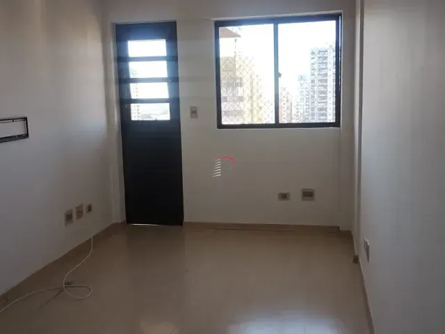 Apartamento com 105m² 3 quartos e 1 banheiro, para alugar, no bairro Centro em Londrina
