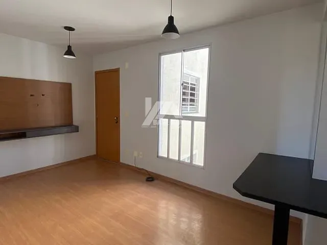Apartamento 2 quartos e 1 banheiro, à venda ou para alugar, no bairro Uvaranas em Ponta Grossa