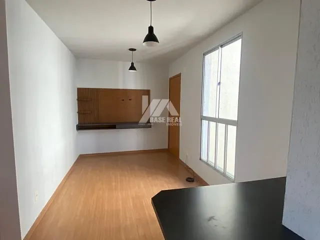 Apartamento 2 quartos e 1 banheiro, à venda ou para alugar, no bairro Uvaranas em Ponta Grossa