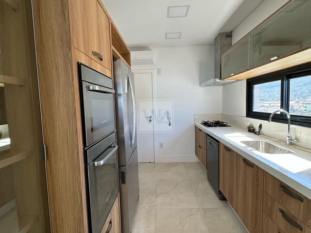 Apartamento 4 quartos e 5 banheiros, à venda, no bairro Meia Praia em Itapema