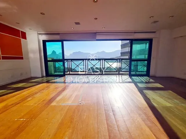 Apartamento com 186m² 4 quartos e 5 banheiros, à venda, no bairro Lagoa em Rio de Janeiro