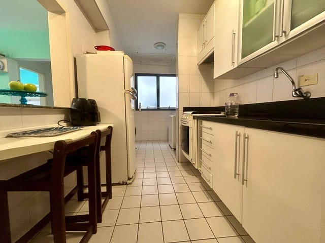 Apartamento 2 quartos e 2 banheiros, à venda ou para alugar, no bairro Riviera em Bertioga